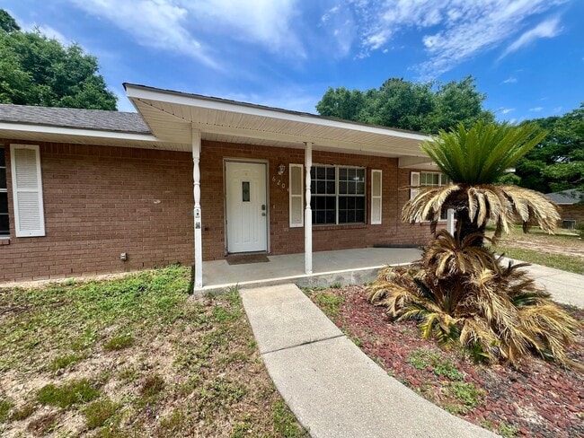 Building Photo - NICE 3B3/1BA - MINUTES FROM NAS WHITING FI...