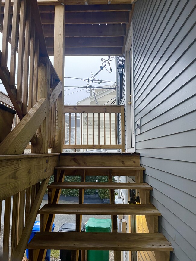 Exterior staircase to apartment entrance - 540 Thames St