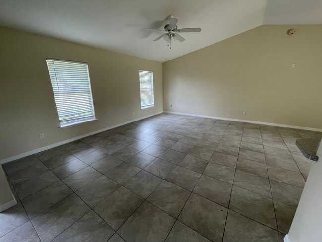 Building Photo - 3 Bed/2 Bath SFH in Silver Spring Shores! ...