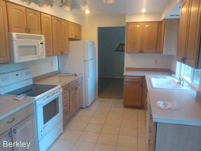 Building Photo - 4 br, 2.5 bath House - 31006 44th Ave S