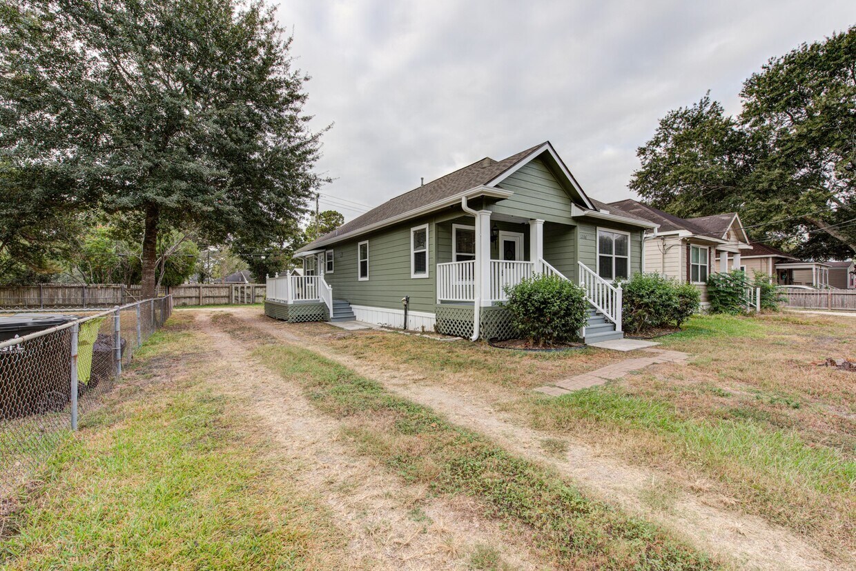 Primary Photo - 1206 Grunwald Heights Blvd