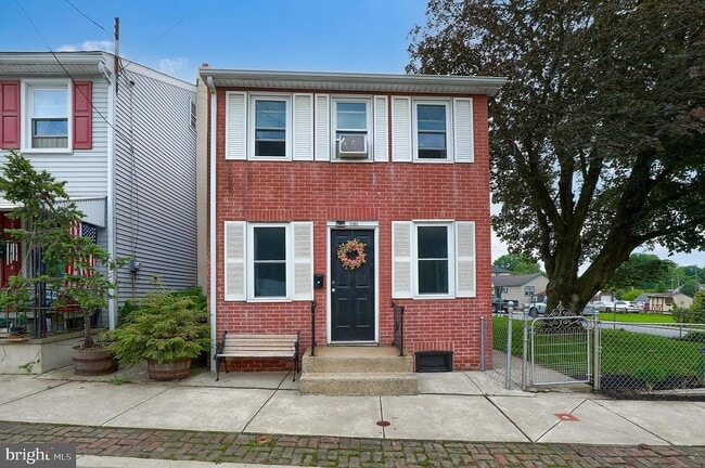 Building Photo - 1102 Lancaster Ave