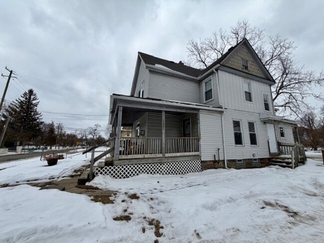 Building Photo - 97 Fairgrove St