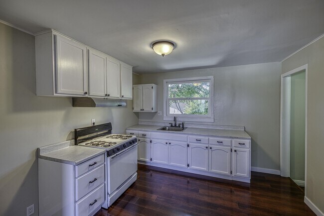 Foto del edificio - 5246 Almont St