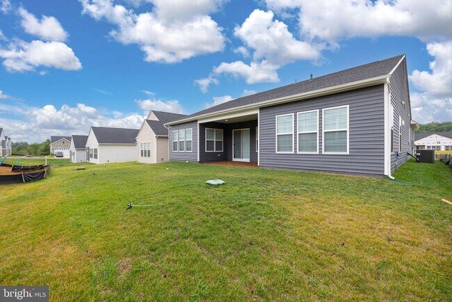 Building Photo - 783 Four Seasons Dr