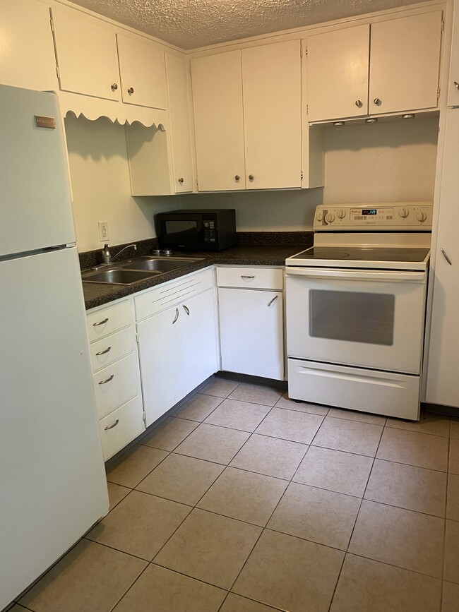 Kitchen - 8715 Valley View Dr.