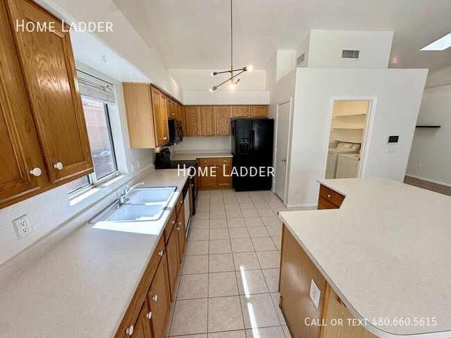 Foto del edificio - 654 W Country Estates Ave