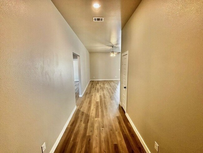 Foto del edificio - 3 bed 2 bath New Construction Home Availab...