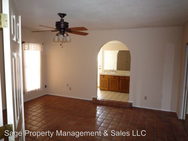 Building Photo - 3 br, 2 bath House - 7562 E. Larkspur Dr.
