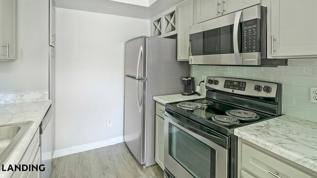 Building Photo - 2500 Woodland Park Dr