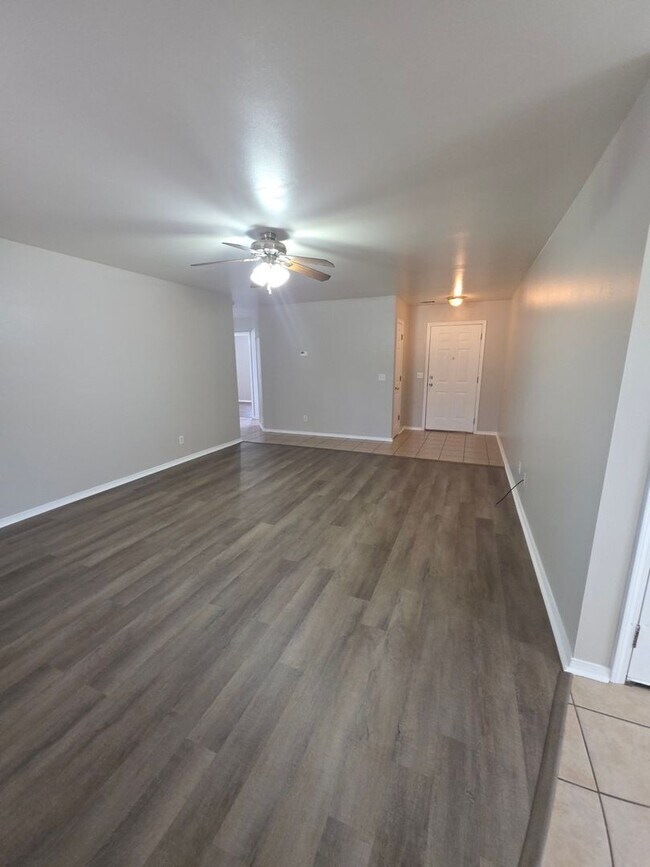 Foto del edificio - 102 Willow Creek Dr