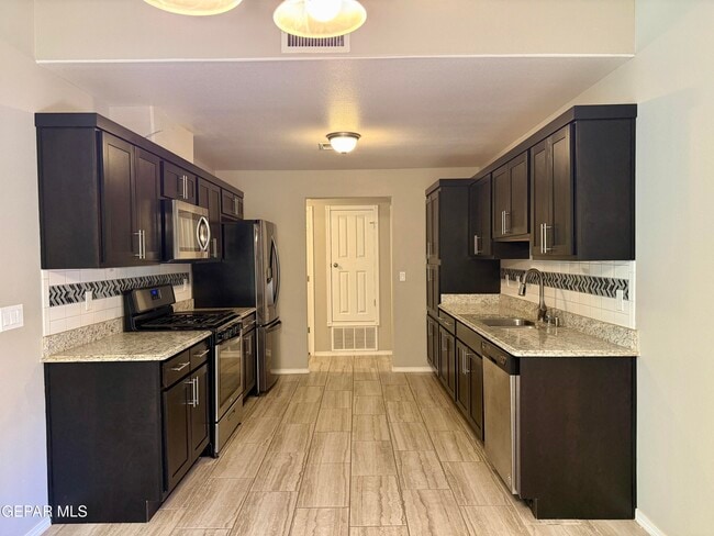 Building Photo - 15005 DREAM