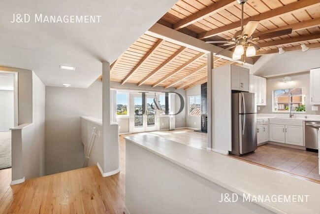 Foto del edificio - 3419 Russell St