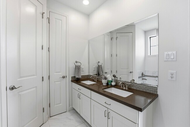 Foto del edificio - 904 W 18th St