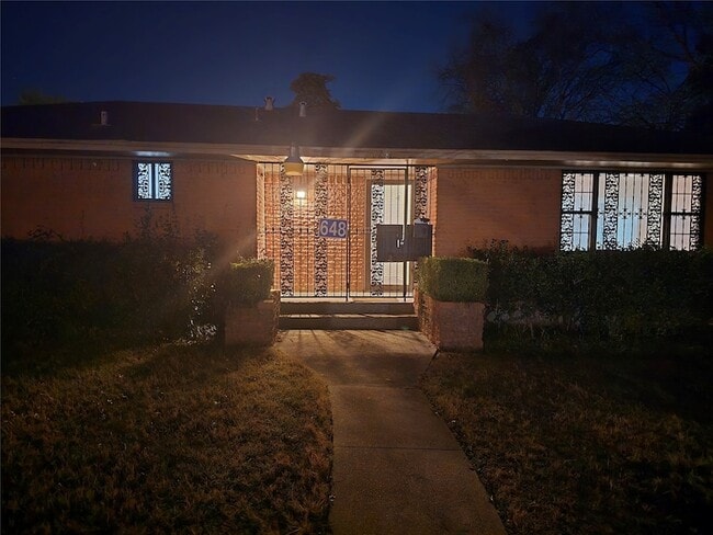 Building Photo - 648 Penguin Dr