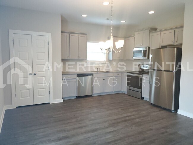 Building Photo - Bright, Airy Home or Rent in Clanton, AL!!...