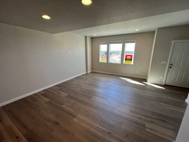 Foto del edificio - Modern 3 Bed 3 Bath Townhome off of N Carefree and Tutt!!! **Built in 2023**