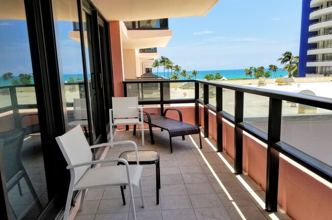 Building Photo - 5225 Collins Ave