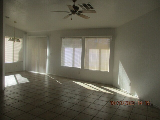 Foto del edificio - 5227 Portland Ct