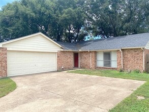 Building Photo - 16222 Summer Dew Ln