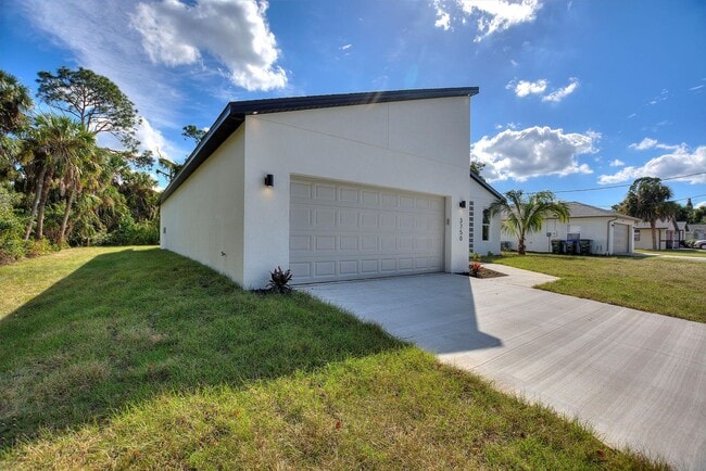 Building Photo - BRAND NEW HOME! Modern, energy efficient h...
