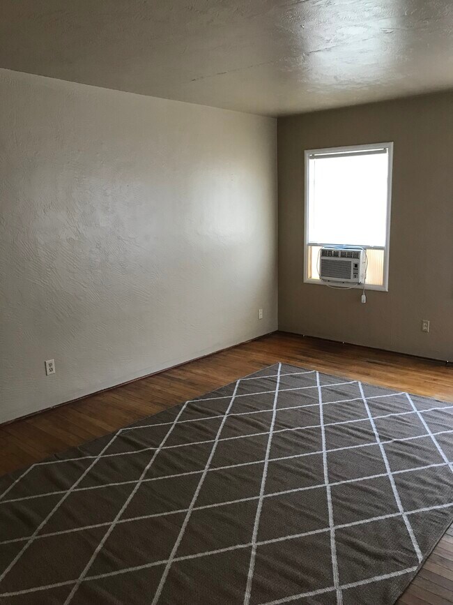 Foto del edificio - 1412 Ayers Ave