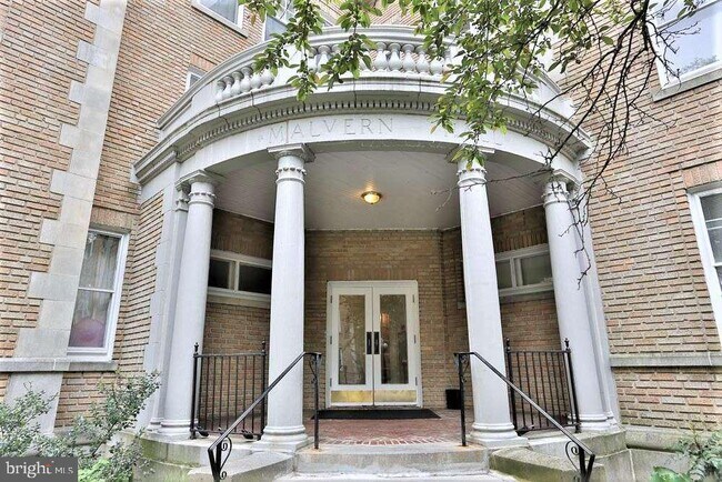 Foto del edificio - 6655 McCallum St