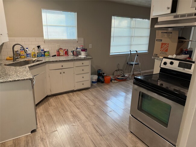 Building Photo - 7626 Rhobell St