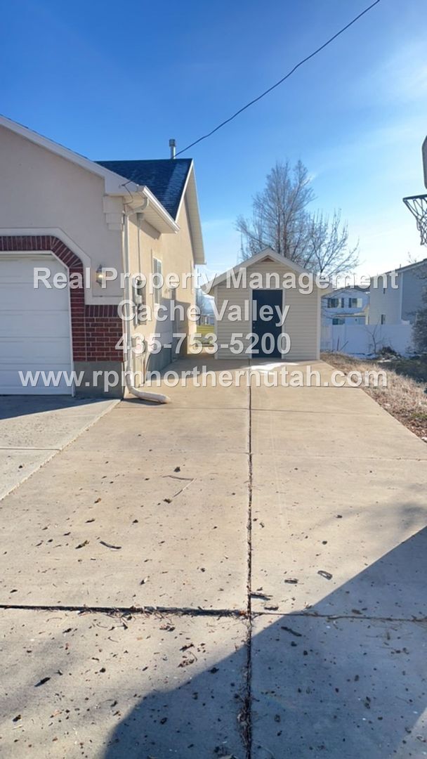 Foto del edificio - Beautiful 6 bedroom home available for immediate move in!