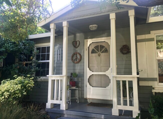 Foto del edificio - 107 Holcomb Ave