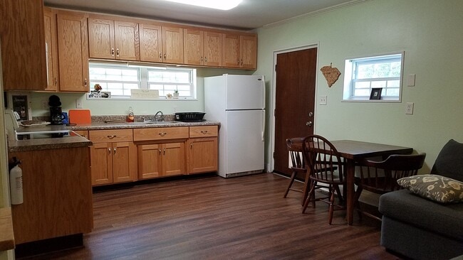 Building Photo - 457 N Flat Rock Rd