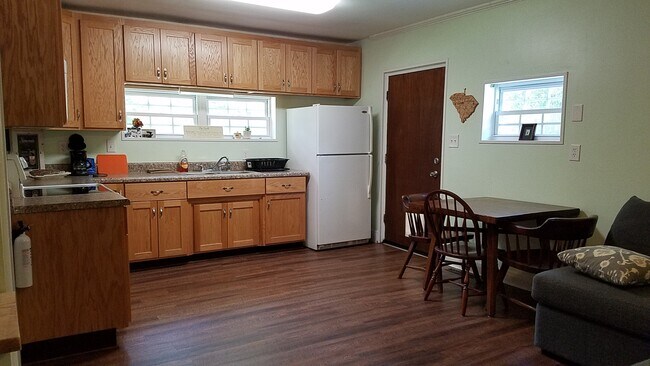 Foto del edificio - 457 N Flat Rock Rd