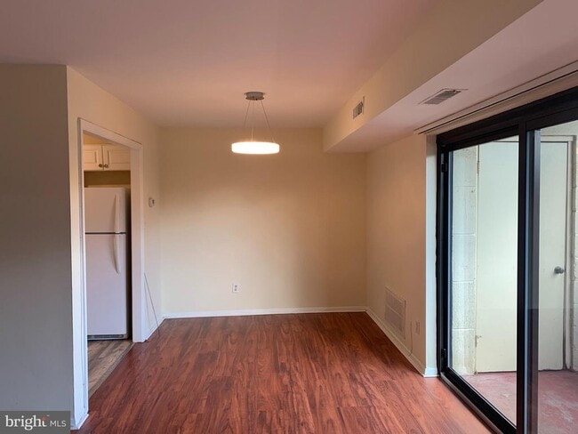 Building Photo - 6141 Leesburg Pike