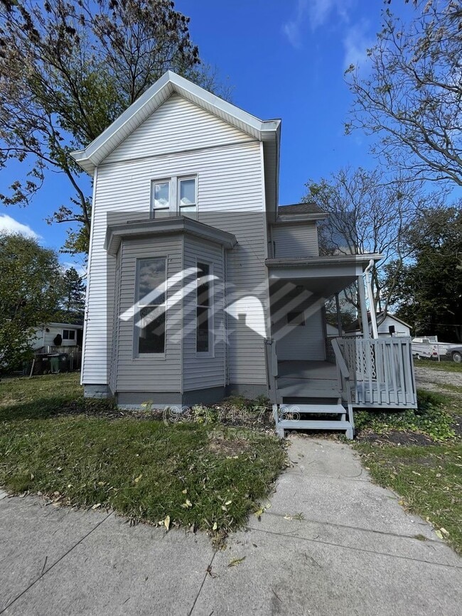 Building Photo - 815 S Main St