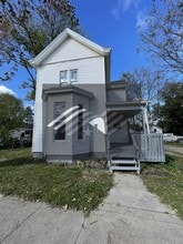 Building Photo - 815 S Main St