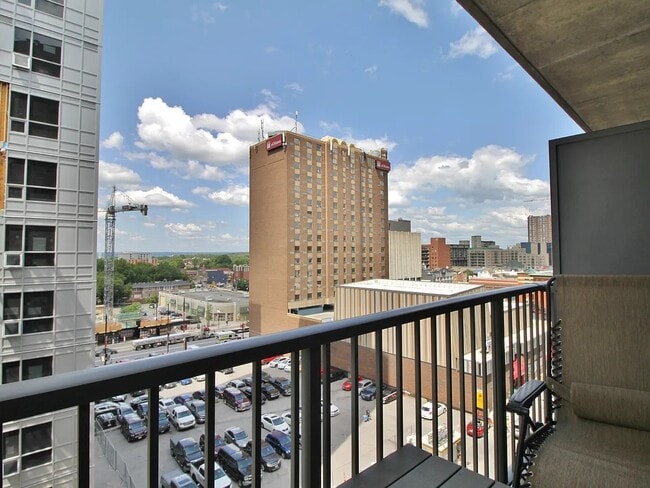 Building Photo - 200 Besserer St