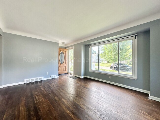 Foto del edificio - Spacious 4-Bedroom, 2-Bath Home in Clawson...