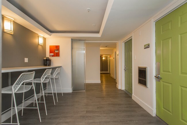 Building Photo - 10 Brainerd Rd