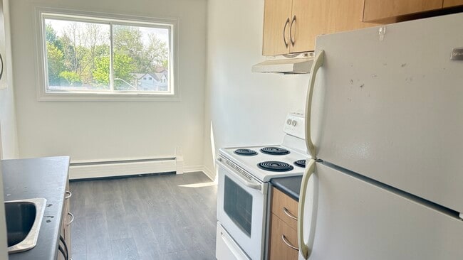 Building Photo - 792 Hughson St