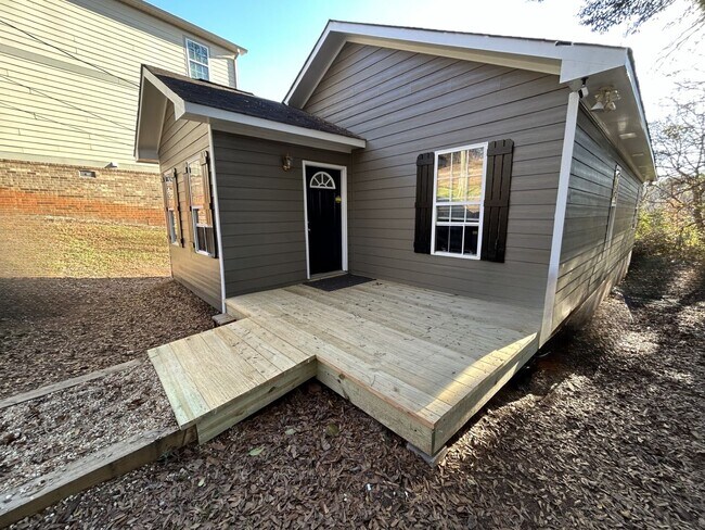 Building Photo - PRE-LEASING FOR AUGUST 2026!