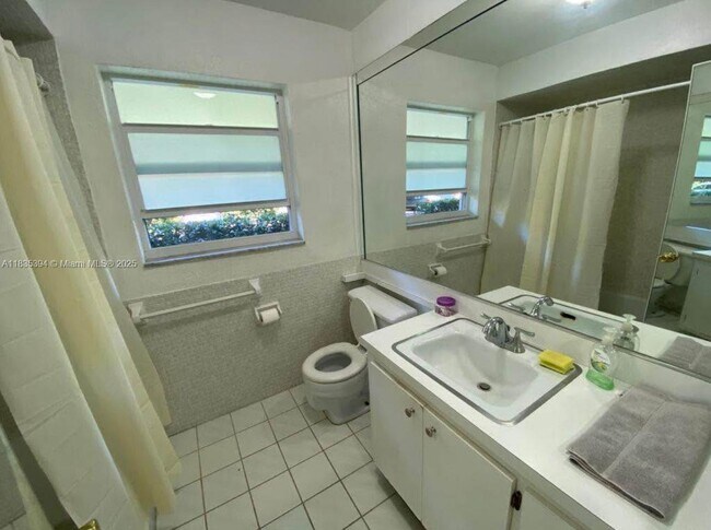 Foto del edificio - 700 Layne Blvd