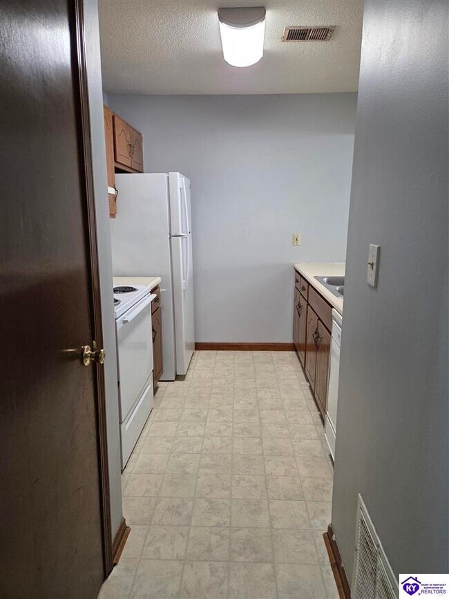 Foto del edificio - 629 Potomac Ct