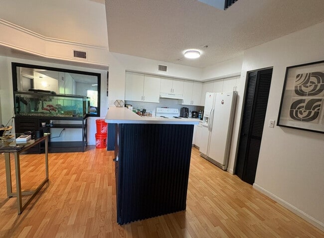 Foto del edificio - 4808 State Rd