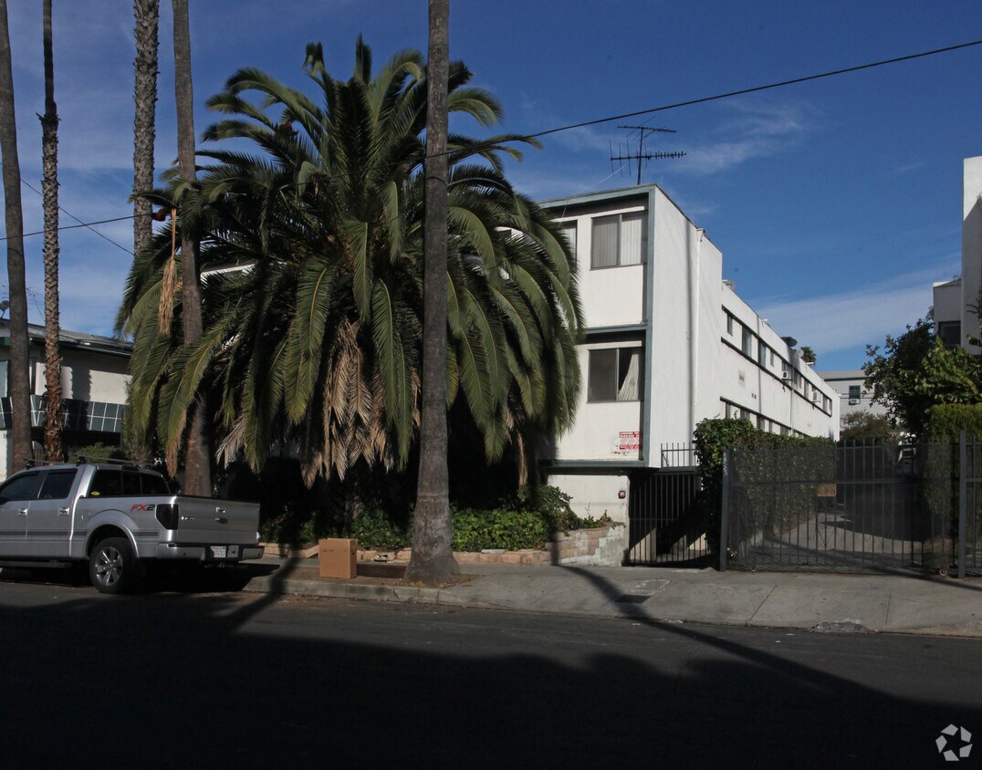 Foto principal - 5411 Russell Ave
