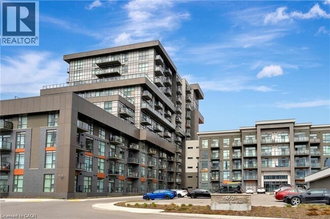 Building Photo - 450 Dundas St E