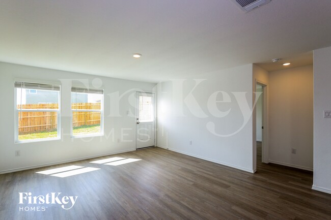 Foto del edificio - 6524 Arid Wy