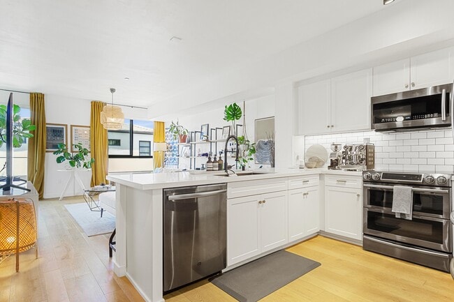 Building Photo - 12655 Bluff Creek Dr