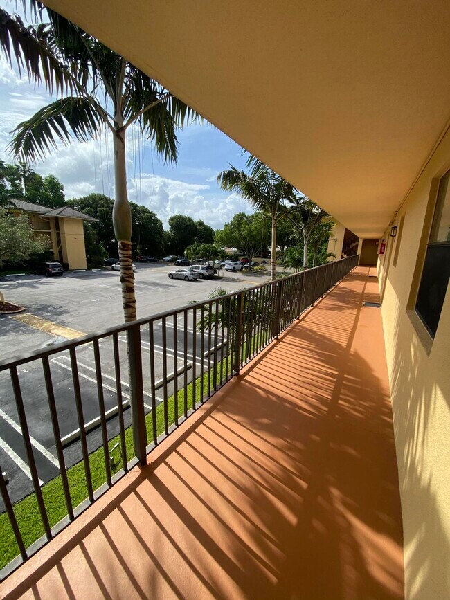 Building Photo - 11477 NW 39th Ct