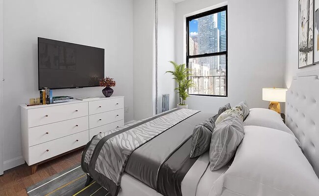 Building Photo - 670 Ninth Avenue