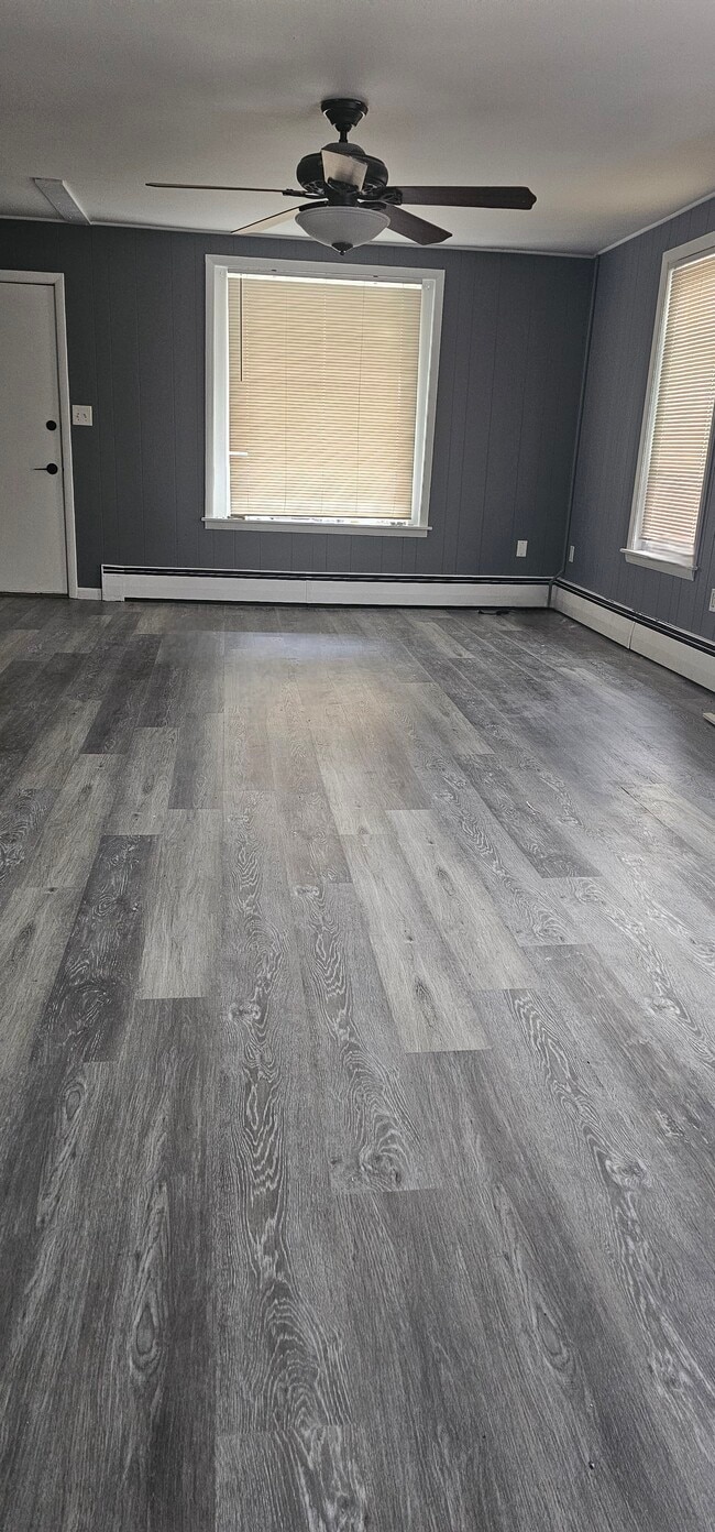 Building Photo - 404 S 4th St